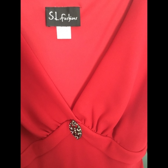 Red evening dress! Scalloped tail!Sz. 8! Gorgeous! - Picture 2 of 5